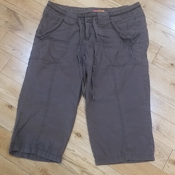 Brown capri - Picture 1 of 2